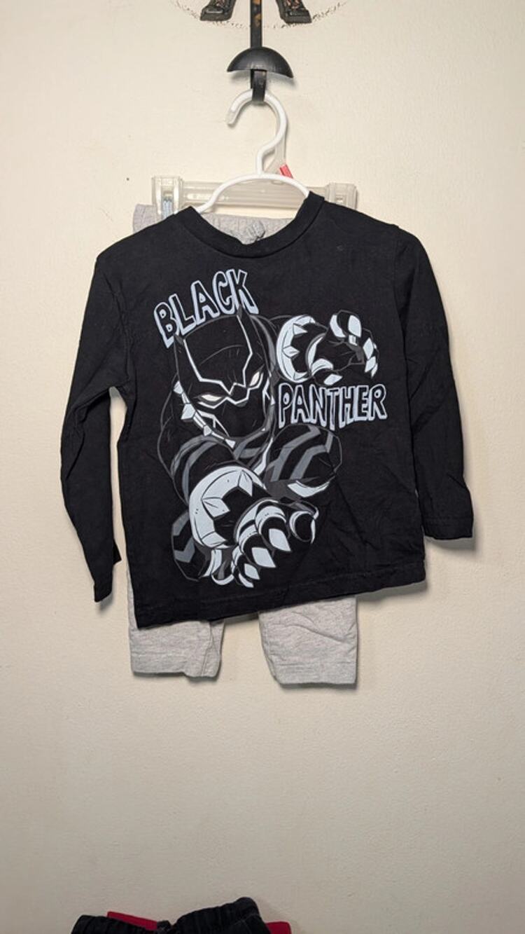 Boys Size 2T Outfit - Marvel Black Panther T-shirt + Oshkosh Gray Sweatpants